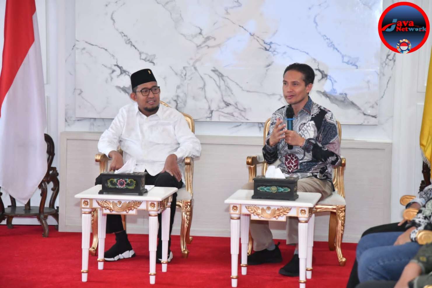 Bupati Sumenep Achmad Fauzi Wongsojudo Bersama General Manager PLN UID Jatim Ahmad Mustaqir di Pendopo Agung Keraton Sumenep, Jum'at (28/03/2025)