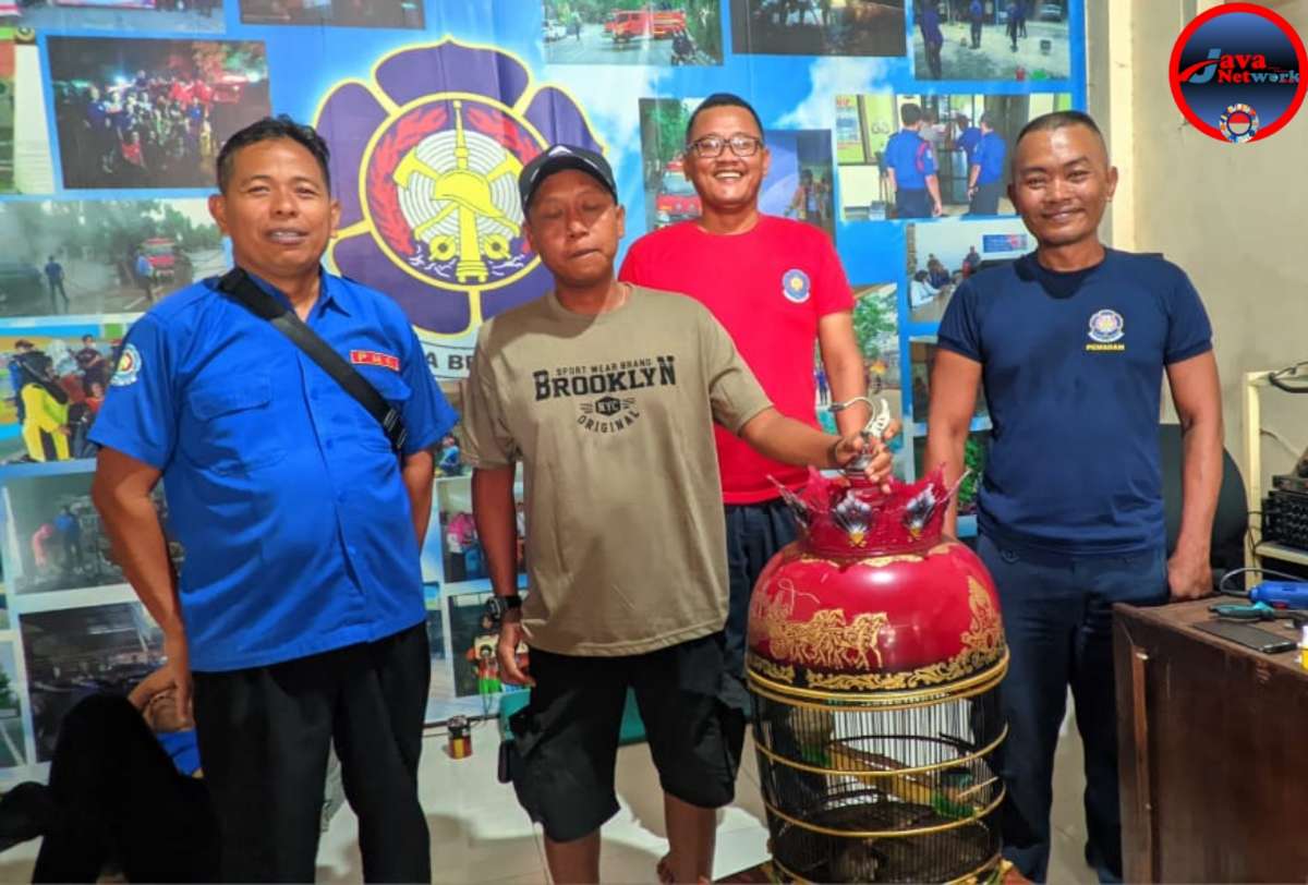 Bukan Sekadar Padamkan Api, Damkar Sumenep Selamatkan Perkutut Terjerat Ring Logam