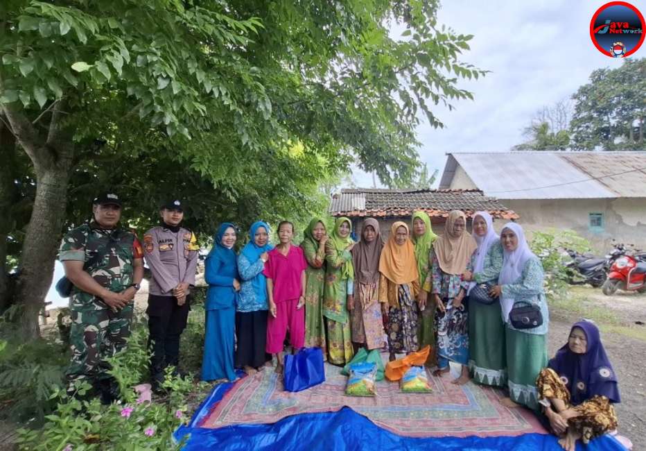 Babinsa Koramil 18/Kangean Dampingi Penyaluran Insentif Guru Ngaji dan Santunan Anak Yatim
