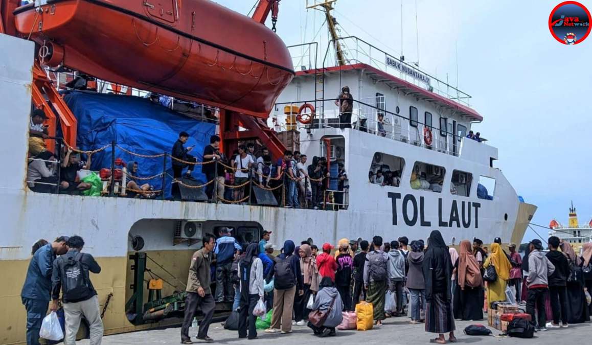 Suasana di Pelabuhan Kalianget Sumenep