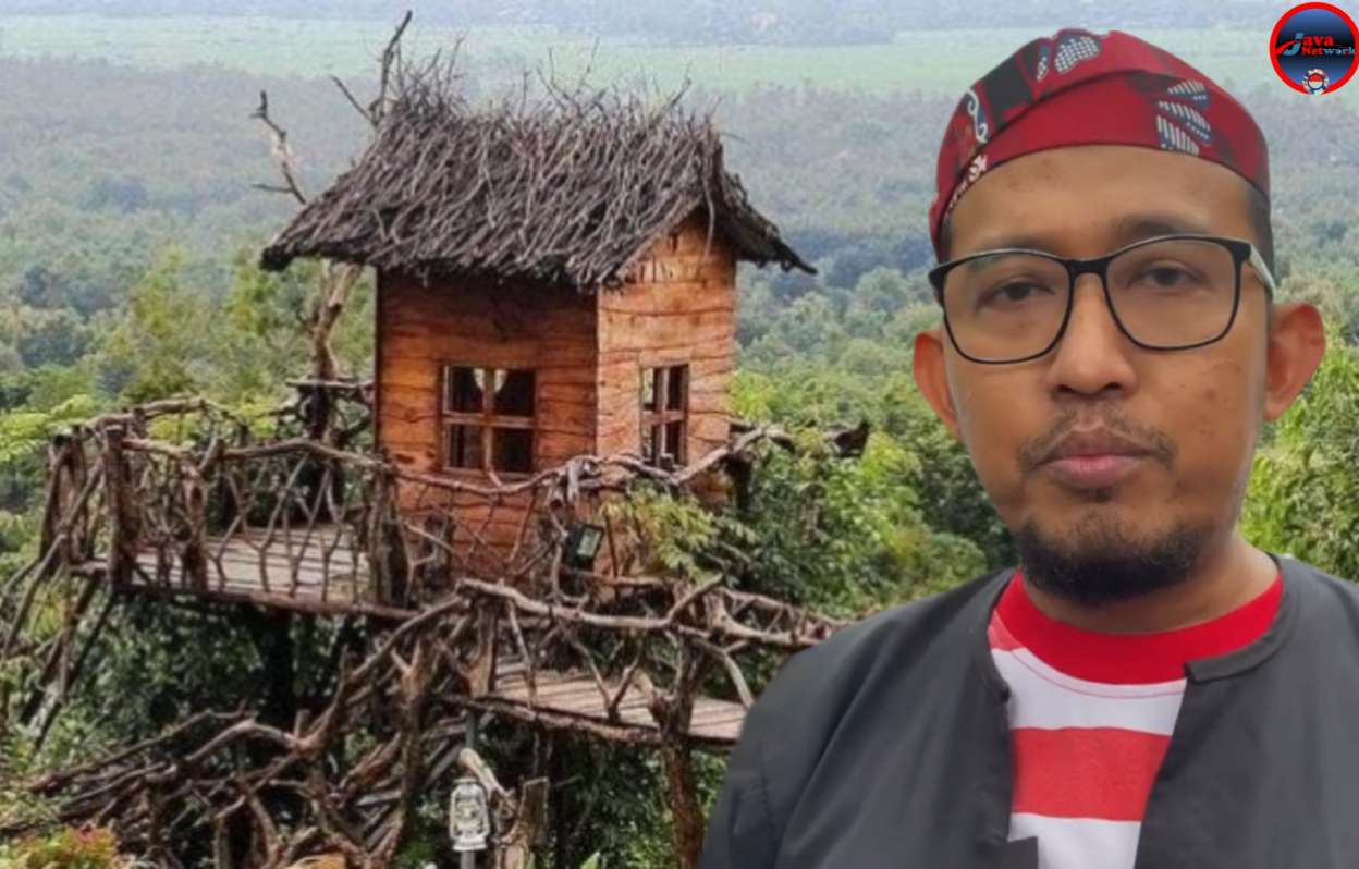 Bupati Sumenep Achmad Fauzi Wongsojudo Dengan Latar Belakang Destinasi Wisata Bukit Tinggi