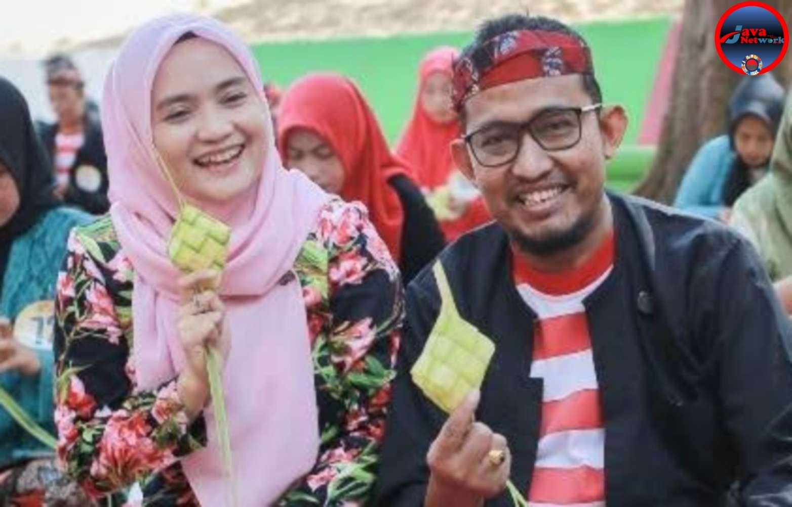 Bupati Sumenep Achmad Fauzi Wongsojudo & Ketua TP PKK Kabupaten Sumenep Nia Kurnia Fauzi di Acara Festival Ketupat 2025 di Pantai Slopeng 