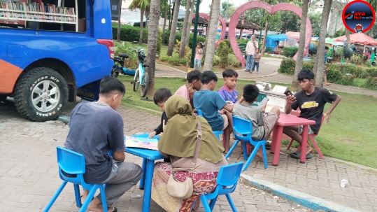 Literasi di Ruang Publik: Perpustakaan Keliling Sumenep Hadir di Dua Titik Strategis