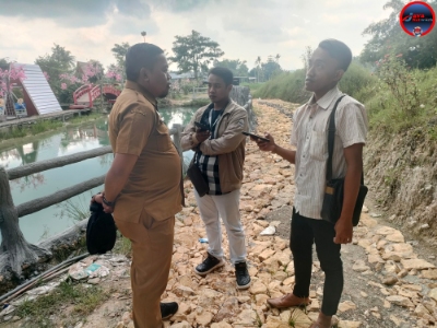 Kasubid Pengendalian dan Evaluasi Bapenda Sumenep Eko Sulistyo, S.Sos Saat Diwawancarai Media KTV dan Media Jatim, Selasa (15/04/2025)