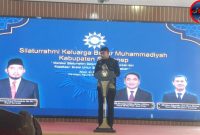 Bupati Sumenep Achmad Fauzi Wongsojudo Saat Memberikan Sambutan di Acara Halal Bihalal Digelar Pengurus Daerah Muhammadiyah Kabupaten Sumenep di Pendopo Agung Keraton Sumenep, Minggu (20/04/2025)