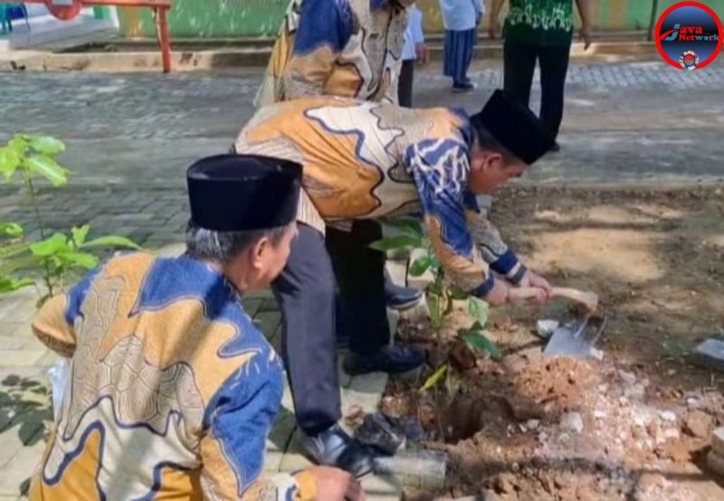 Kepala Abdul Wasid Pada Acara Gerakan Hijau Nasional, Selasa (22/04/2025)