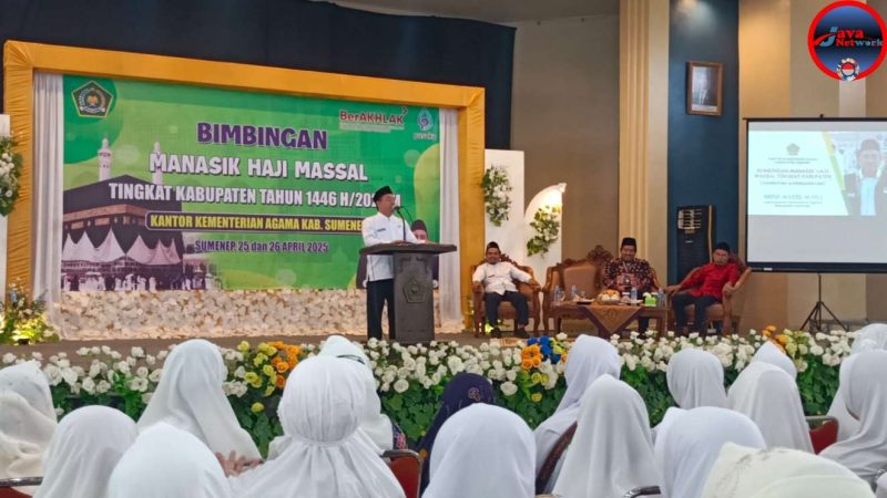 Kepala Kemenag Kabupaten Sumenep Abdul Wasid Saat Memberikan Sambutan di Acara Manasik Haji Massal Kabupaten di Gedung Korpri, Jum'at (25/04/2025)