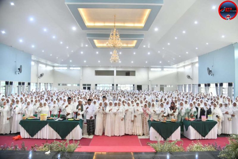 Dihadiri Ribuan Kader, Muslimat NU Sumenep Gelar Harlah ke-79 dan Halalbihalal