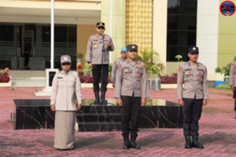 Kapolres Sumenep AKBP Rivanda SIK Saat Pimpin Apel Jam Pimpinan di Halaman Polres Sumenep, Senin (28/04/2025)
