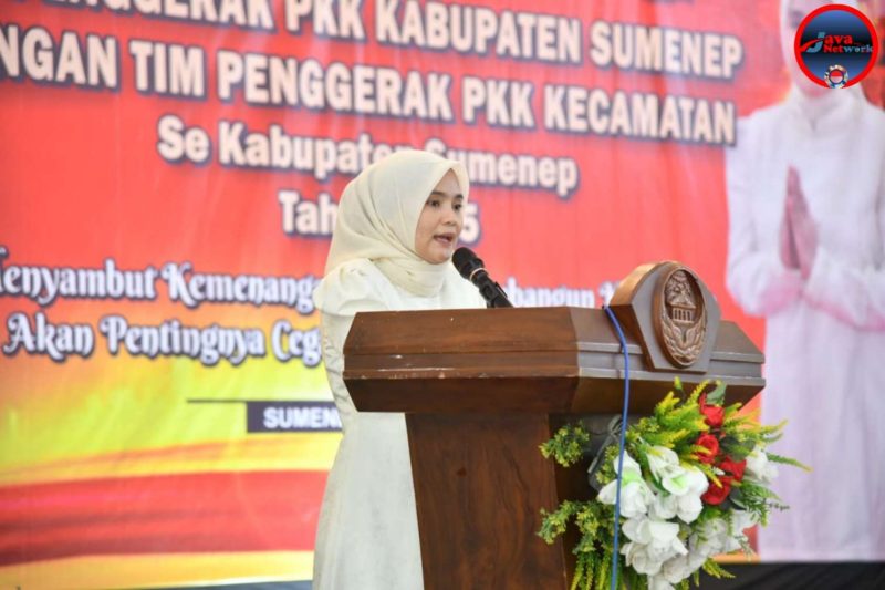 Ketua TP PKK Sekaligus Istri Bupati Sumenep Achmad Fauzi Wongsojudo Nia Kurnia Fauzi di Acara Halal Bihalal Para Kader PKK Se-Kabupaten Sumenep di Gedung Korpri, Selasa (29/04/2025)
