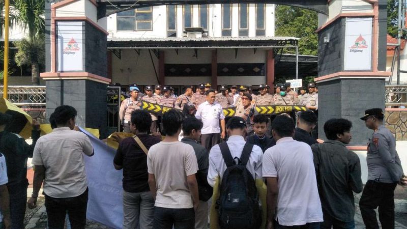Polres Sumenep Amankan Aksi FAMS Kritik Distribusi Pupuk Subsidi DKPP, Rabu (14/05/2025)