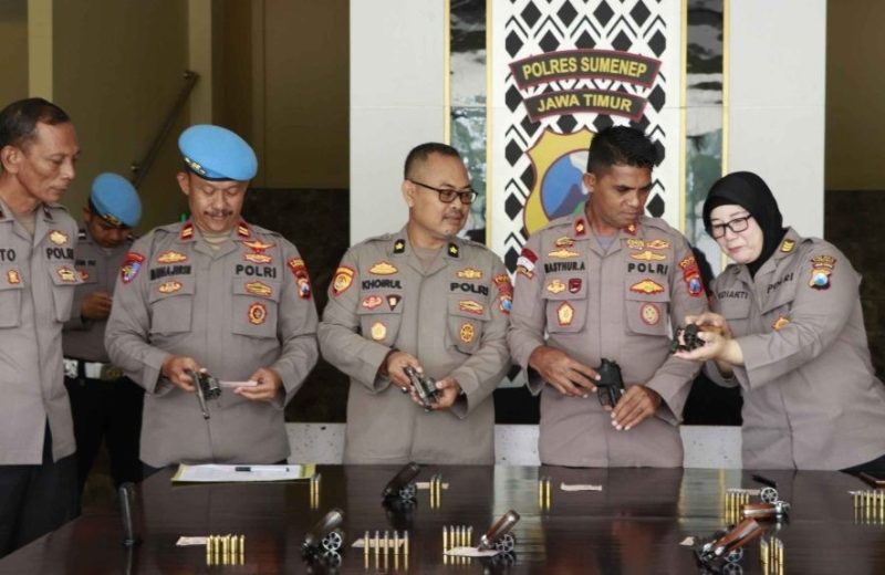 Wakapolres Sumenep Awasi dan Periksa Senjata Api Dinas Personel