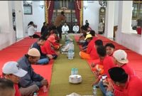 Suasana Ulang Tahun Bupati Sumenep Achmad Fauzi Wongsojudo Bersama Pasukan Kuning DLH di Pendopo Agung Keraton Sumenep, Rabu (21/05/2025)