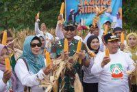 Dandim 0827/Sumenep Hadiri Panen Raya Jagung Hibrida di Manding Daya