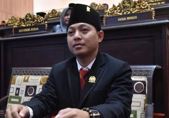 Ketua Fraksi PDI-P DPRD Kabupaten Sumenep H. Hosnan 