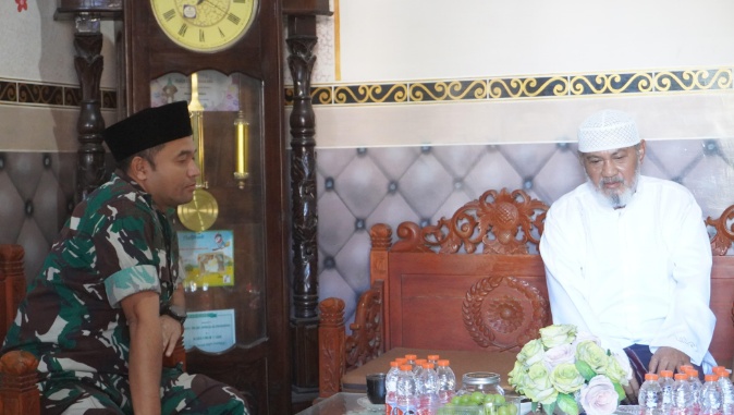 Ketua Takmir Masjid Jamik Sumenep Saat Menerima Kunjungan Dandim Sumenep Letkol Inf Yoyok Wahyudi SIP MHan 