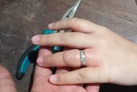 Aksi 10 Menit! Damkar Sumenep Selamatkan Jari Warga Batuan dari Cincin yang Terjebak