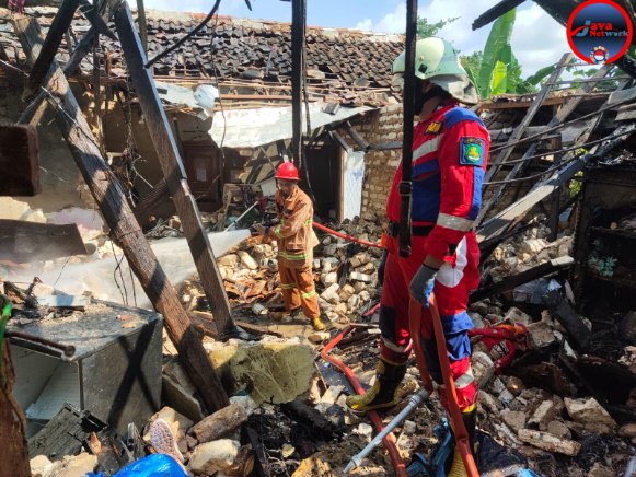 Suasana Ledakan Rumah oleh Tabung Gas di Desa Kalianget Barat Kecamatan Kalianget, Kamis (01/05/2025)