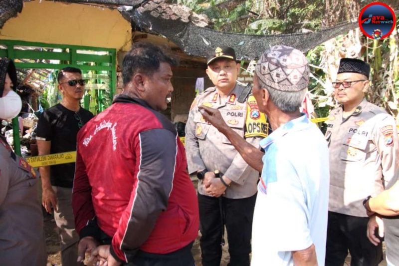 Kapolres Sumenep AKBP Rivanda SIK Saat Meninjau Lokasi Ledakan Tabung Gas di Desa Kalianget Barat Kecamatan Kalianget Sumenep, Kamis (01/05/2025)