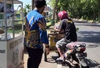 Jum'at Berkah di Jalan Urip Sumoharjo: Nasi Bungturat Sebungkus Harapan Menuju Surga dari KBS