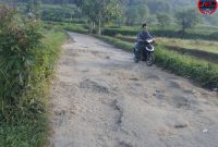 Bertahun Tak Tersentuh Perbaikan, Jalan Penghubung Bragung-Prancak Kian Membahayakan