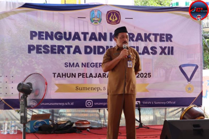 Kepala SMAN 1 Sumenep Rafiudin