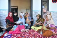 Sentuhan Nia Kurnia Fauzi Sang TP PKK Kabupaten Turung Gunung Kunjungi Balita Stunting di Pelosok Pasongsongan