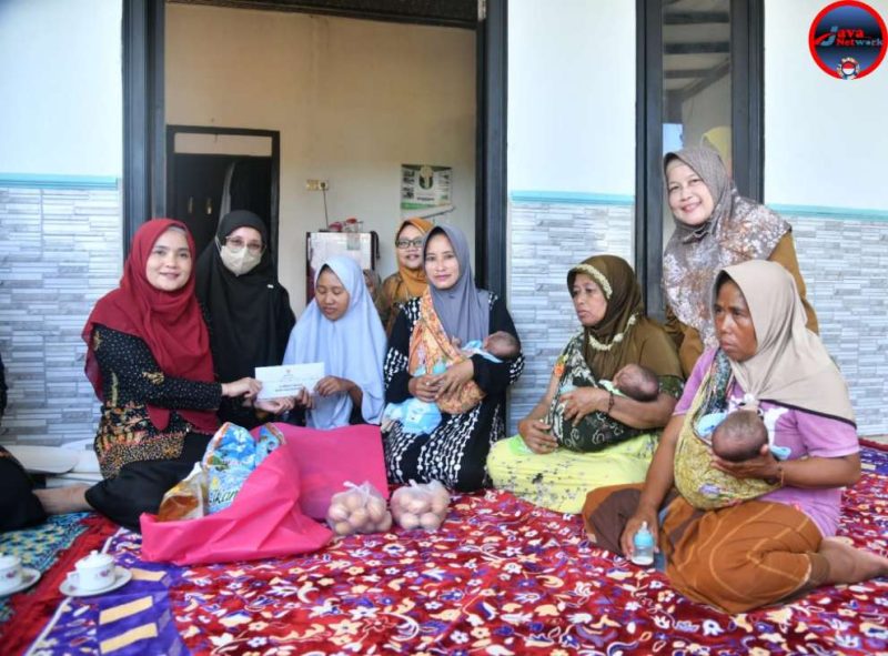 Sentuhan Nia Kurnia Fauzi Sang TP PKK Kabupaten Turung Gunung Kunjungi Balita Stunting di Pelosok Pasongsongan