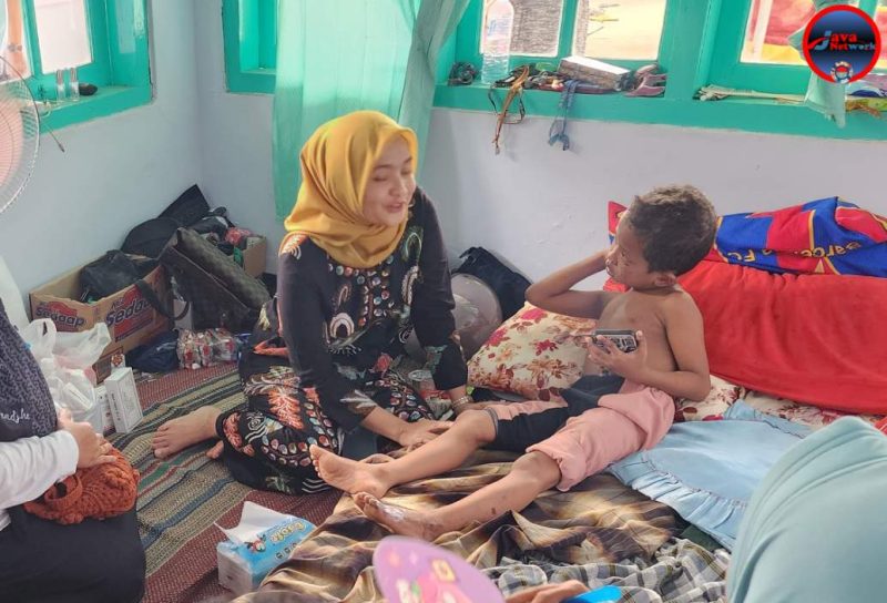 Dalam Duka, Ada Pelukan Hangat: Aksi Kemanusiaan Nia Kurnia di Tengah Luka Warga Kalianget