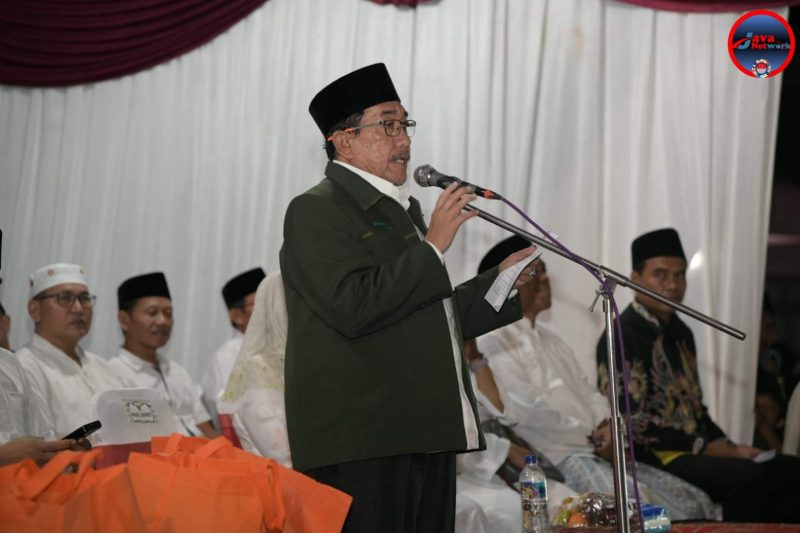 Wakil Bupati Sumenep KH. Imam Hasyim Saat Memberikan Sambutan di Acara Pelepasan Jemaah Haji Kabupaten Sumenep di GOR A. Yani Pangligur Desa Pabian, Rabu (07/05/2025) malam