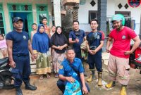 Foto Bersama Tim Unit Reaksi Cepat Damkar Sumenep Usai Mengevakuasi Ular Masuk Rumah Warga Desa Parsanga, Kamis (08/05/2025)