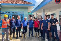 Tim Damkar dan PLN Sumenep Usai Menangani Percikan Api Di Tiang Listrik di Desa Marengan Laok Kecamatan Kalianget, Rabu (14/05/2025)