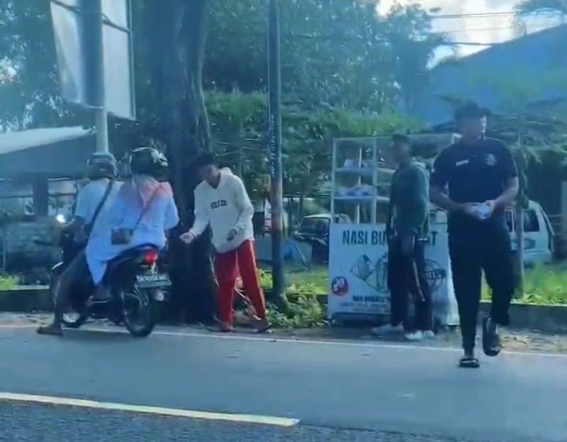 Setangkup Nasi, Sejuta Doa: Bungturat KBS Sumenep Sentuh Hati di Jalanan Kota