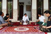 Saat Ketua Anshor Jatim Musaffa Safril Mengunjungi Kediaman Wakil Pengasuh Ponpes Nasyrul Ulum Aeng Dake Bluto Dr. KH Zamzami Sabiq MPSI, Minggu (18/05/2025)