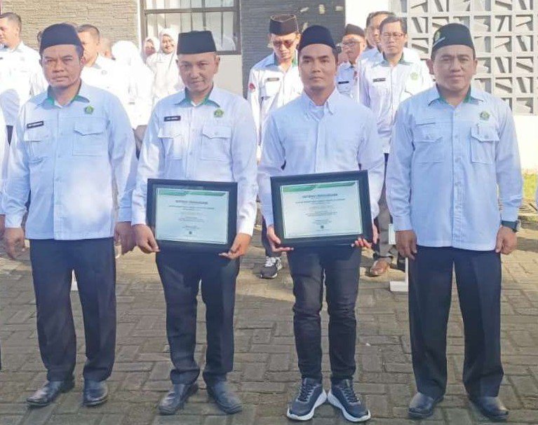 Dari Madrasah untuk Nusantara: Dua Guru MI Sumenep Torehkan Prestasi Nasional Lewat Buku Ajar