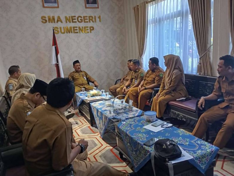 Suasana Pertemuan Kepala SMAN 1 Rafiudin Bersama Tim Bapenda Sumenep, Selasa (03/06/2025)