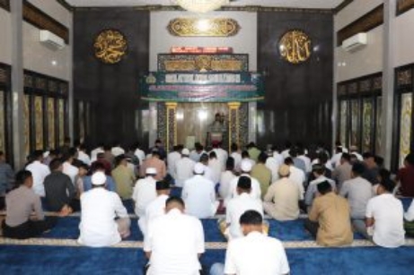 Suasana Khidmat Warnai Sholat Idul Adha di Masjid Walisongo Polres Sumenep
