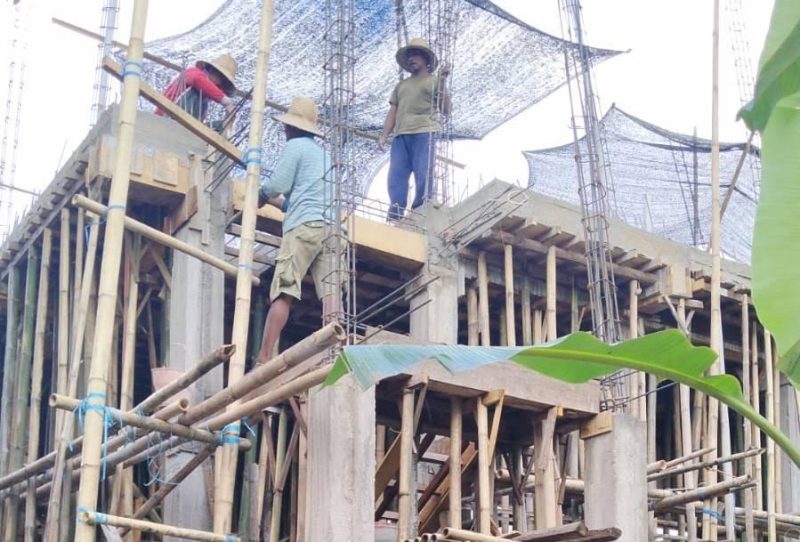 Suasana Pembangunan Masjid Al Falah Di Dusun Middelen Tengah Desa Middelan Kecamatan Lenteng 