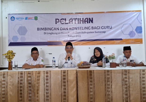 Kepala Diknas Kabupaten Sumenep Agus Dwi Saputra Saat Membuka Pelatihan Bimbingan dan Konseling Bagi Guru 