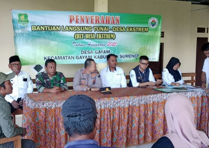 Kapolsek Sapudi AKP Siswantoro Hadiri Pencairan BLT di Desa Gayam, Ajak Warga Aktif Jaga Kamtibmas