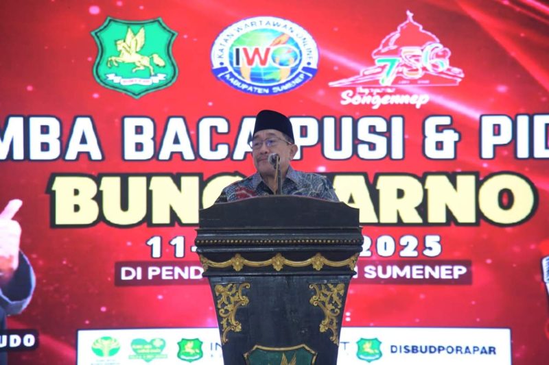 Wakil Bupati Sumenep KH. Imam Hasyim Saat Memberikan Sambutan di Pembukaan Lomba Puisi dan Pidato Ala Bung Karno di Pendopo Agung Keraton Sumenep, Rabu (11/06/2025)