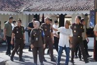 Kunjungi Keraton Sumenep, Kajati Jatim Dr. Kuntadi SH MH Apresiasi Warisan Budaya Madura