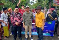 Dari Kiri Kepala SDN Romben Rana A. Rahman, Ketua Komisi IV Mulyadi dan Eks Kades Romben Rana  Fathor Rahman