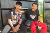 Ketua PASI Sumenep R. Abdul Moedjib SPd MPD Bersama Salah Satu Pelatih Termuda Andalan PASI Sumenep di Sesi Latihan Atlet2 di Stadion GOR A. Yani Pangligur Sumenep, Sumenep Minggu (15/06/2025)