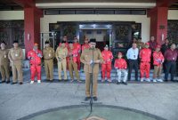 Bupati Sumenep Achmad Fauzi Wongsojudo Saat Memberikan Sambutan pada Acara Pelepasan Atlet Sumenep ke Ajang Porprov Jatim IX di Halaman Kantor Pemkab Sumenep, Senin (16/05/2025)