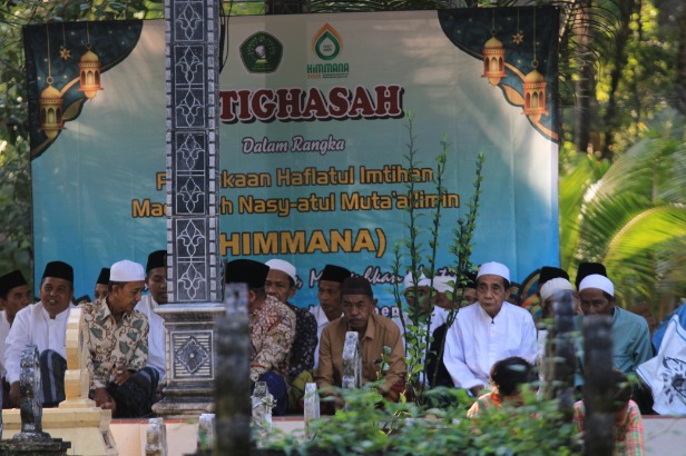 Himmana 2025 Dimulai dengan Istigasah di Makam Pendiri Madrasah Nasy’atul Muta’allimin Candi