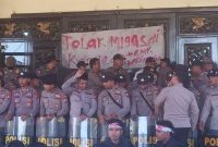 Suasana Pengamanan Polres Sumenep di Depan Kantor Pemkab Sumenep, Rabu (18/06/2025)