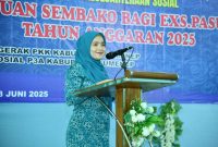 Ketua TP PKK Kabupaten Sumenep Nia Kurnia Fauzi Saat Memberikan Sambutan Diacara Program Pendampingan Sosial Terhadap Keluarga Eks Pasung di Aula TP PKK, Senin (23/06/2025)