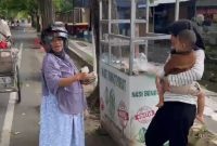 Bungturat Mengalir di Simpang Tiga Polres Sumenep, KBS Ajak Warga Menabung Amal Akhirat