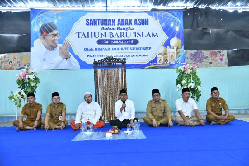 Bupati Sumenep Achmad Fauzi Wongso judo di Acara Peringatan Tahun Baru Islam 1447 Hijriah yang digelar Dinas PUPR Sumenep, Senin (30/06/2025) 